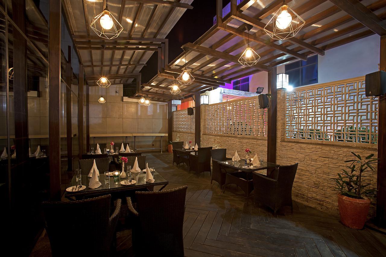 Inde Hotel Chattarpur Ню Делхи Екстериор снимка
